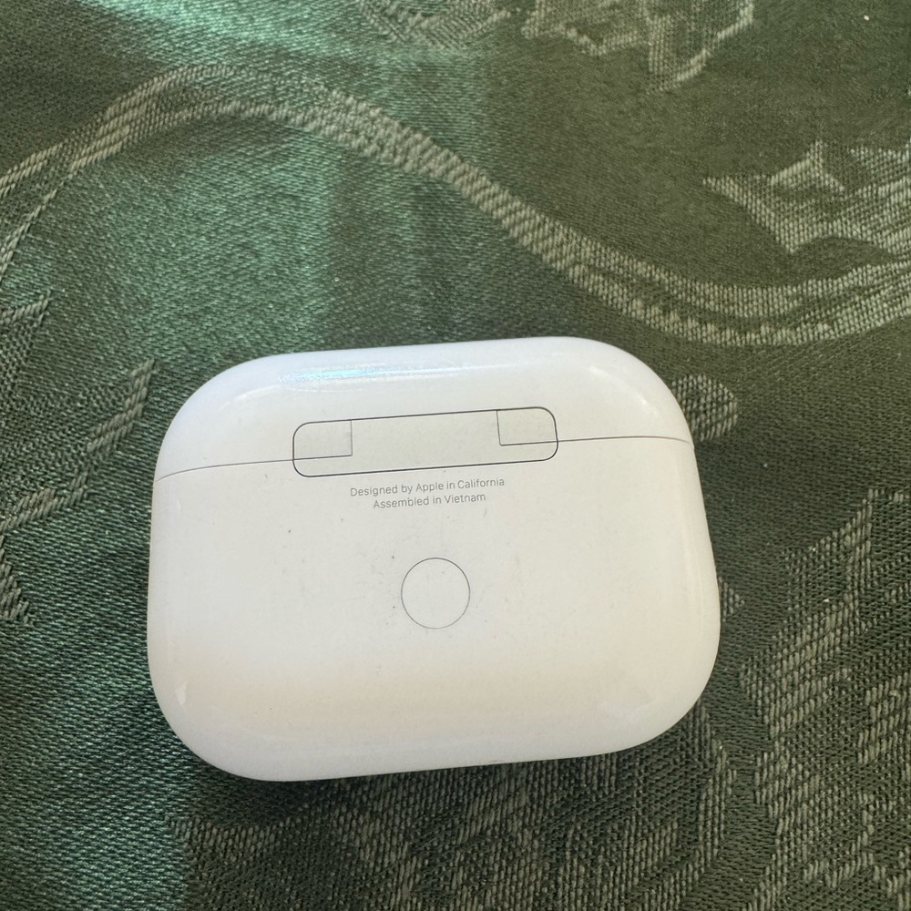 AirPods 3rd Generation - Picture 2 of 6